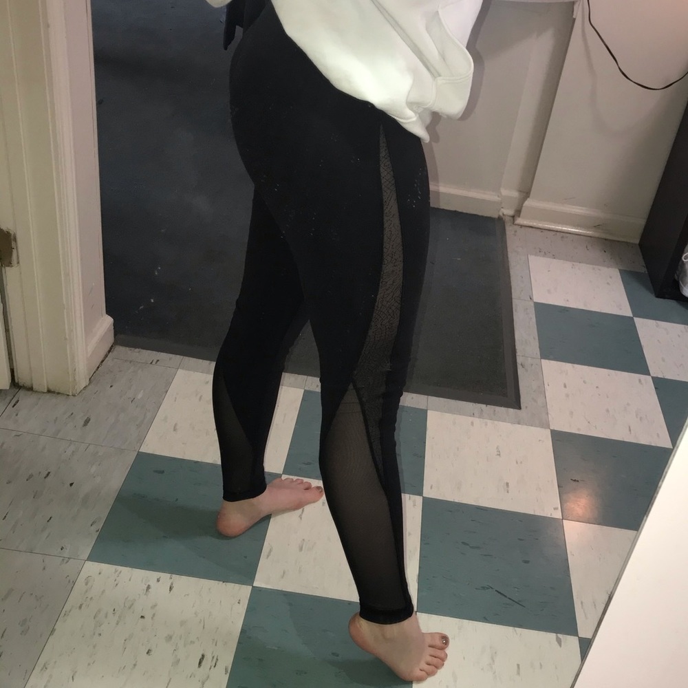 Lululemon Wunder Under leggings with mesh details